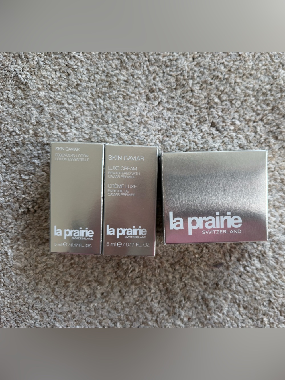 NWT 2 La prairie skincare samples and a tool